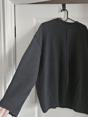 Women's Black Crewneck Sweatshirt - Minimal Boxy Pullover